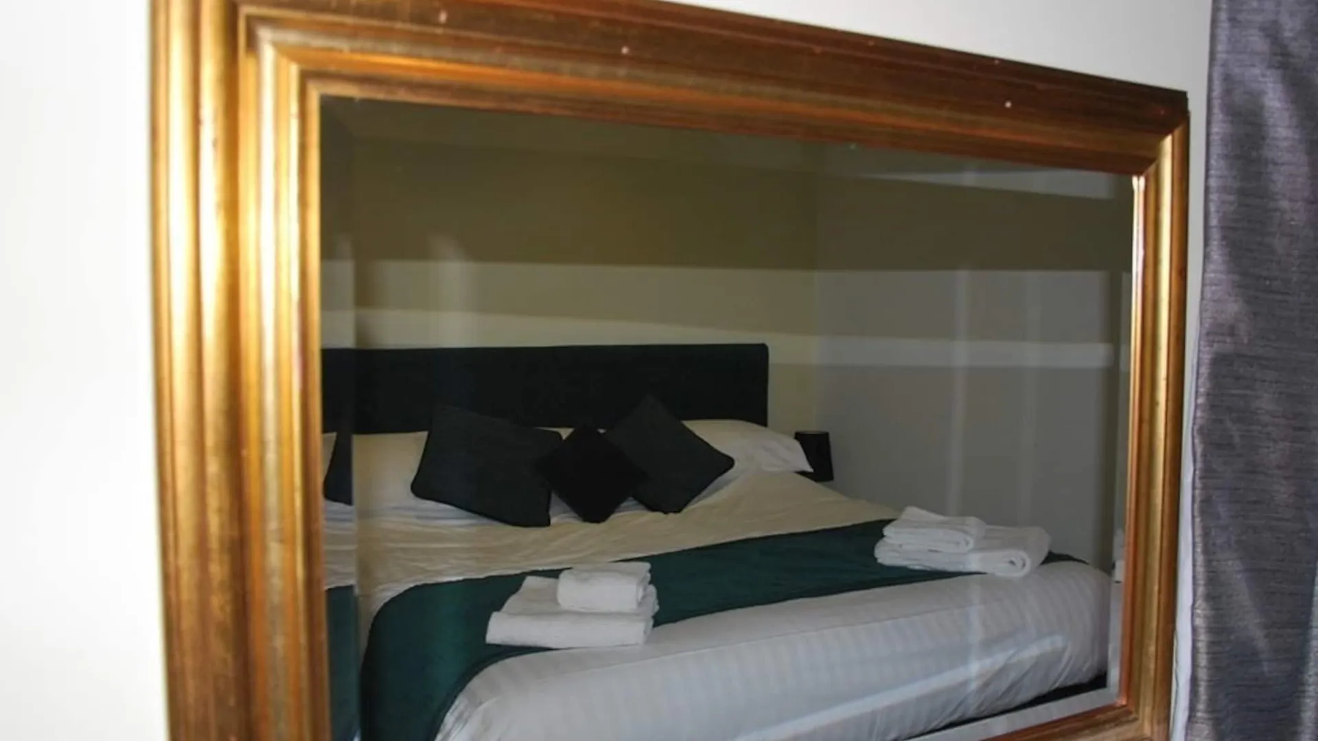 The Golden Fleece Inn Καρλάιλ 4*,